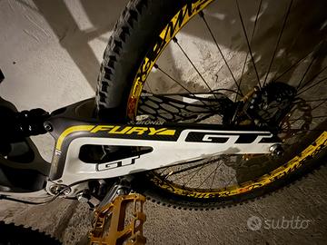 Bici downhill