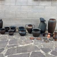 Stock vasi e piatti in rame