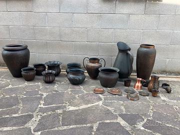 Stock vasi e piatti in rame