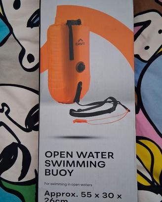 Boa da nuoto alto mare