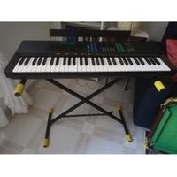 Pianola Yamaha PSR 36 con piedistallo