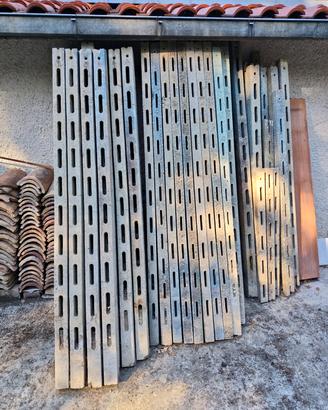paletti grandi e piccoli in cemento