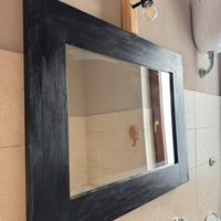 Specchio nero in legno