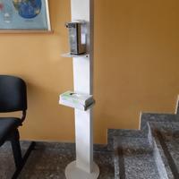 Colonnina dispenser igienizzante mani da pavimento