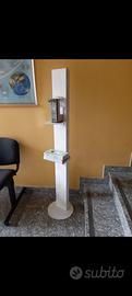 Colonnina dispenser igienizzante mani da pavimento