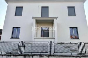 Porzione di villa in con taverna e box doppio