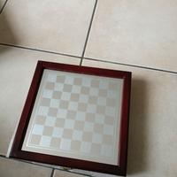 scacchiera in vetro con cofanetto in legno