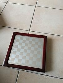 scacchiera in vetro con cofanetto in legno