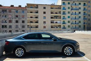 Skoda Superb 2.0 TDI Berlina