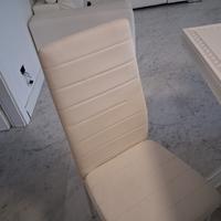 tavola da pranzo con 5 sedie