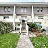 PORZIONE DI CASA A SCHIERA CON SCOPERTO PRIVATO