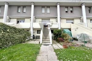 PORZIONE DI CASA A SCHIERA CON SCOPERTO PRIVATO