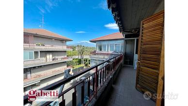 Quadrilocale e mezzo con mansarda San Nicolò (CT)