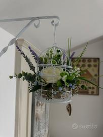 Gabbietta in ferro con fiori