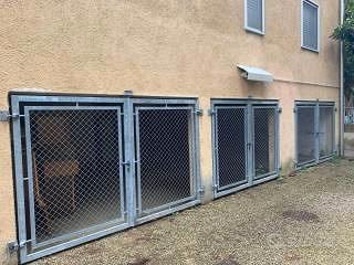 Box auto con portone grigliato