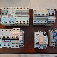 Lotto apparecchiature elettriche comando varie