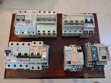 Lotto apparecchiature elettriche comando varie