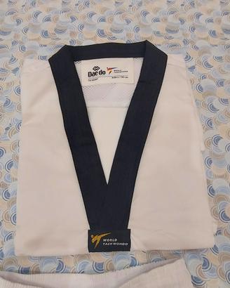 dobok per taekwondo wtf cinture nere
