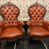 Coppia poltrone stile Luigi Filippo in pelle