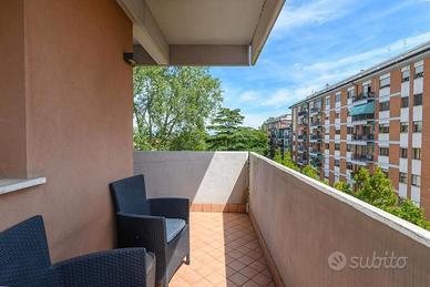 Mini luminoso con balcone