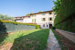 Rustico / Casale di 165 m² con più di 5 locali e b