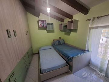 cameretta  bimbo bimba + letto +scrivania+scaffali