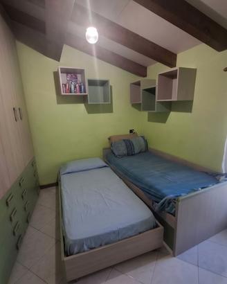cameretta  bimbo bimba + letto +scrivania+scaffali