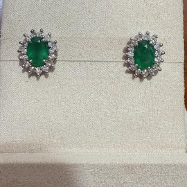Orecchini con Smeraldo e Diamanti in oro bianco