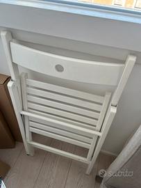 Sedia pieghevole di legno bianco