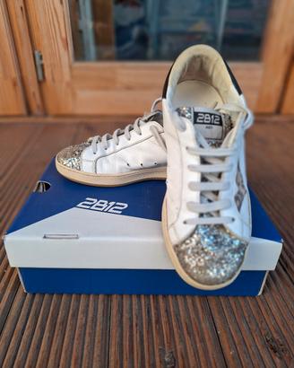 Sneakers 2B12 modello. Suprime