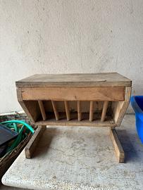 Mangiatoia fieno per conigli in legno