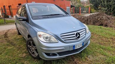 Mercedes B 180