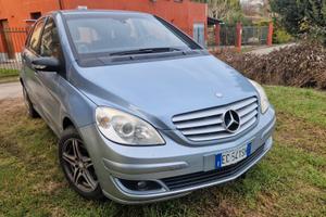 Mercedes B 180