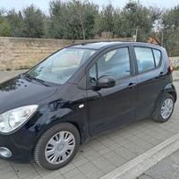 Opel Agila con sedile passeggero girevole
