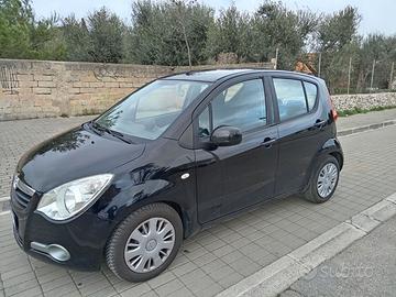 Opel Agila con sedile passeggero uscente