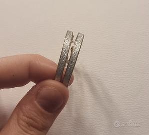 Orecchini a cerchio oro e argento