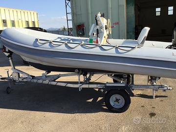 Gommone con motore Suzuki 4 tempi