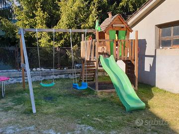 Parco giochi in legno