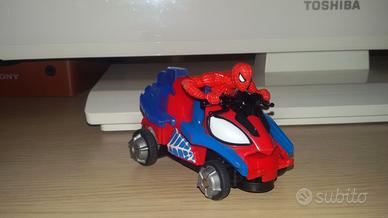 Spiderman moto + personaggio seduto