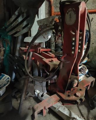 Attrezzatura per terreno  Aratro balzani 