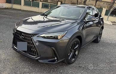 Lexus NX 350h pari al nuovo
