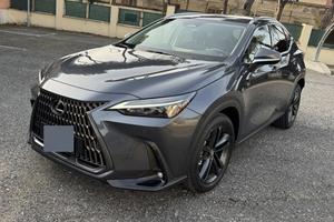 Lexus NX 350h pari al nuovo
