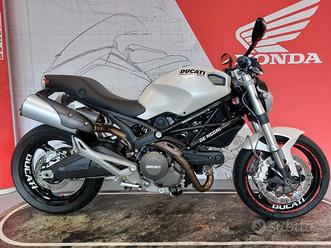 DUCATI - MONSTER 696 2009