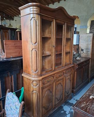 Credenza con alzata e vetrina