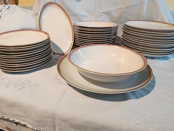 Servizio 42 piatti porcellana fine di
Boemia H&C