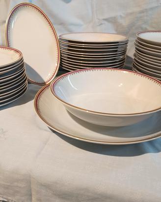 Servizio 42 piatti porcellana fine di
Boemia H&C