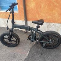 Bici pedalata assistita mod ORSO marchio Momo
