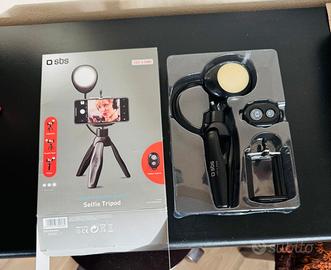 Selfie Tripod - Light and wireless Shutter