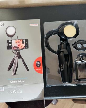 Selfie Tripod - Light and wireless Shutter