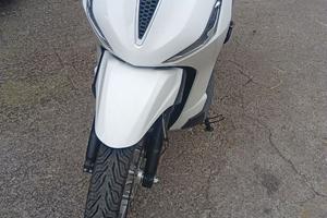 Beverly 300 abs/ASR 2023 solo 4045 km